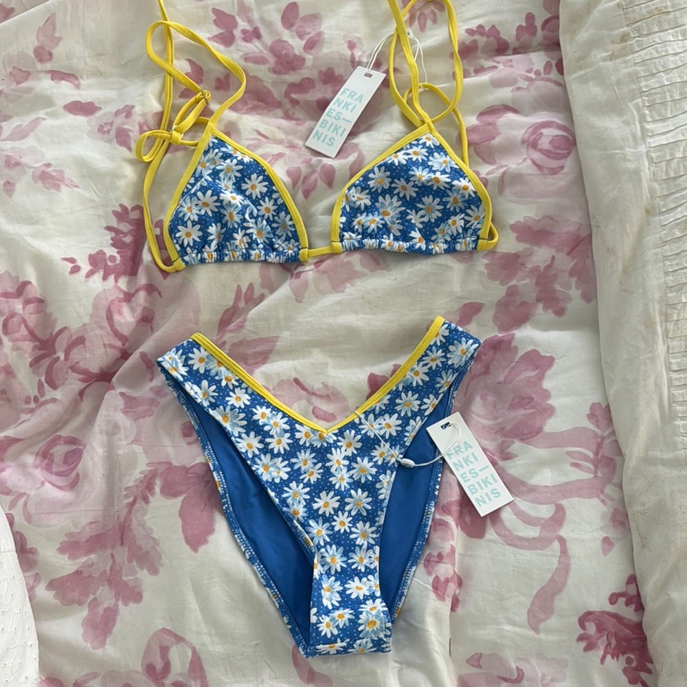 NWT Frankie’s Bikinis Blue and Yellow Daisy Bikini Set